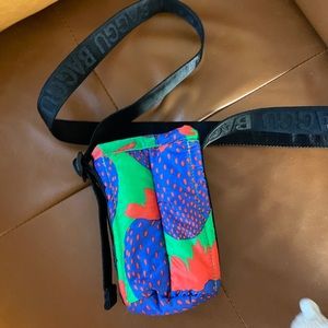 BAGGU Electric Strawberry SOLD OUT Puffy Water Bottle Sling